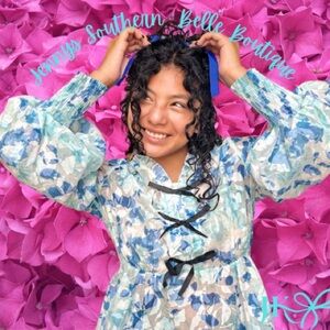 Floral Blue and White blouse 🎀